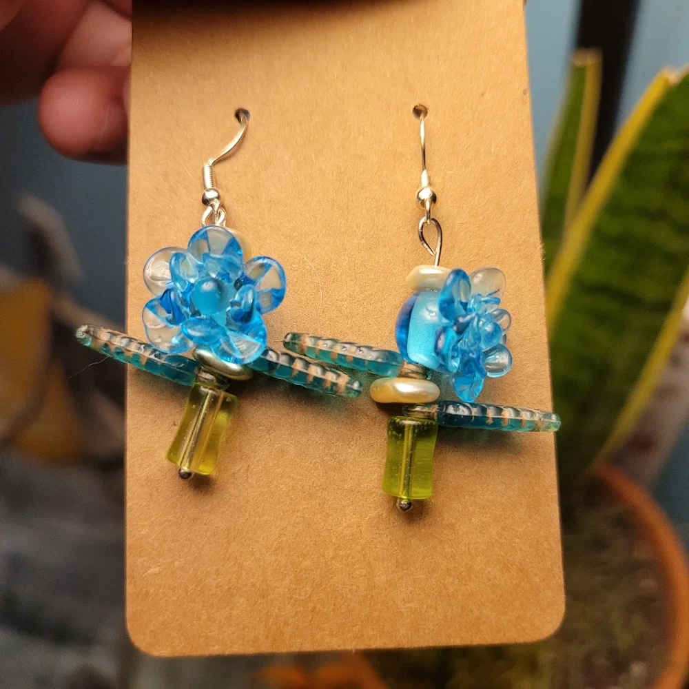 Handmade fidget flower earrings - Picture 3 of 3